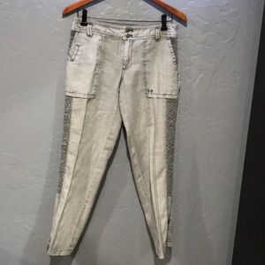 Stylish pant full of detail